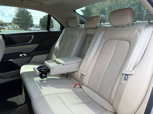 Used 2019 Lincoln Continental Select FWD image 10
