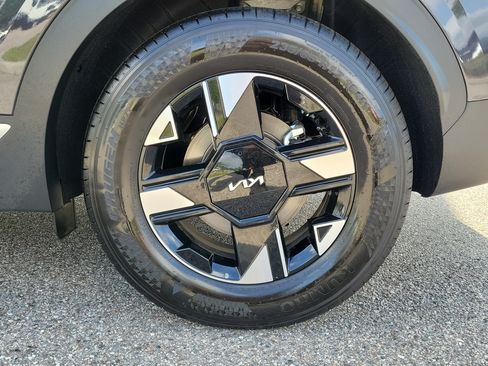 Used 2026 Kia Sportage LX FWD image 9