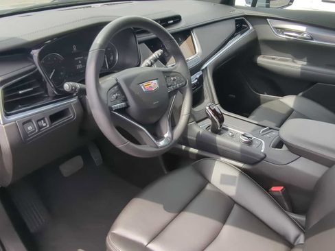 Used 2025 Cadillac XT6 Luxury image 12