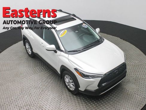 Used 2023 Toyota Corolla Cross LE image 3