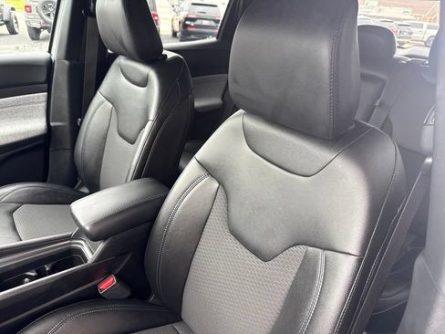 Used 2023 Jeep Compass Latitude w/ Convenience Group AWD/4WD image 17