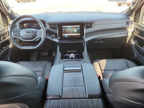 Used 2024 Jeep Wagoneer Series II w/ Flexible Seating Group image 11