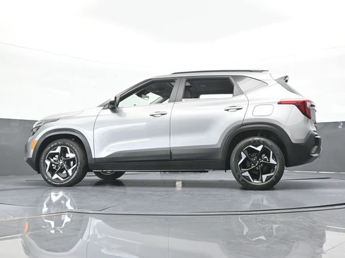 Used 2025 Kia Seltos EX w/ EX Sunroof Package image 54