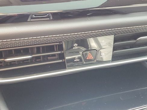 Certified 2024 Volkswagen Atlas SE w/ Panoramic Sunroof Package FWD image 30