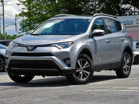 Used 2017 Toyota RAV4 XLE AWD/4WD image 5