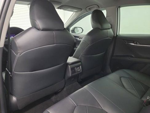 Used 2019 Toyota Camry XLE FWD image 13
