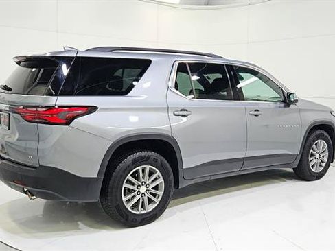 Used 2023 Chevrolet Traverse LT FWD image 8