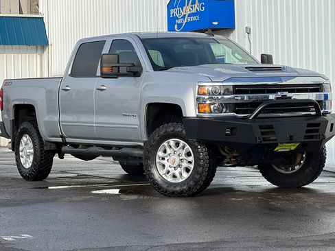 Used 2019 Chevrolet Silverado 2500 LT w/ LT Convenience Package image 2