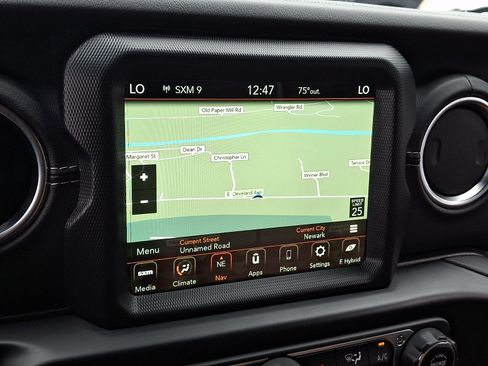 Used 2021 Jeep Wrangler Unlimited Sahara w/ Cold Weather Group AWD/4WD image 15