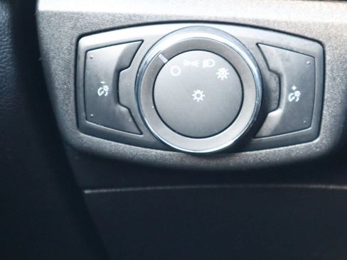 Used 2018 Ford Fusion SE w/ Fusion SE Technology Package FWD image 25