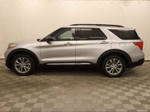 Certified 2023 Ford Explorer XLT w/ Equipment Group 202A RWD image 4