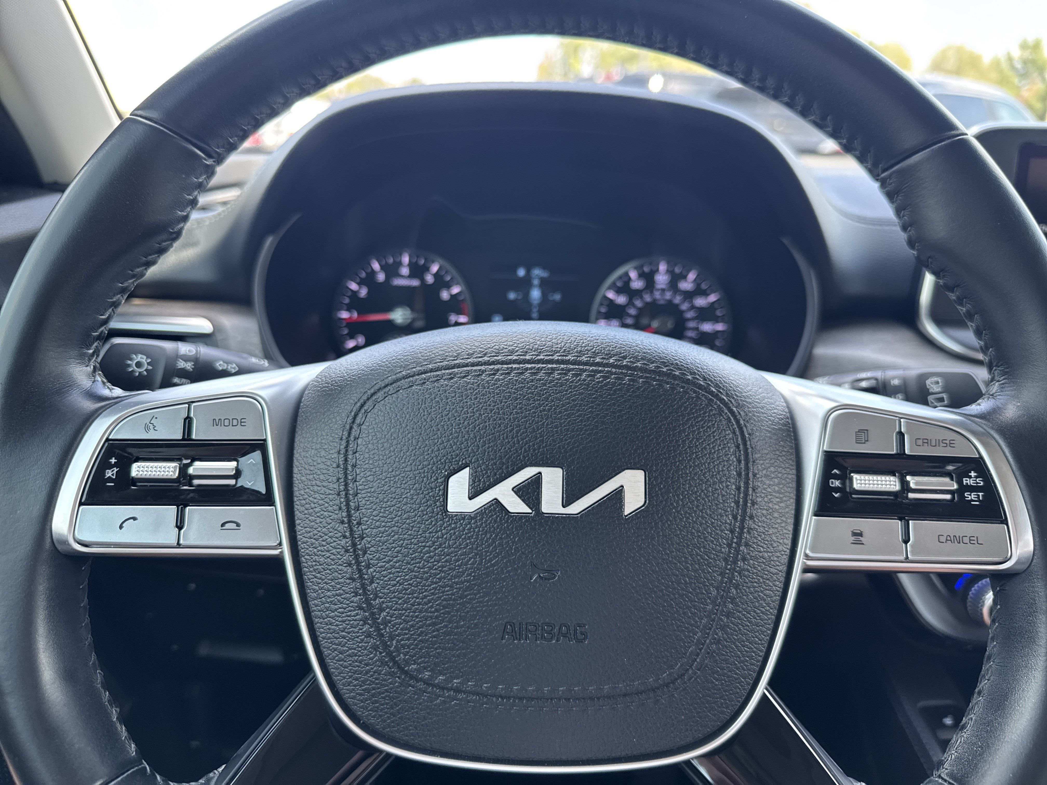 Used 2022 Kia Telluride EX w/ EX Premium Package FWD image 10