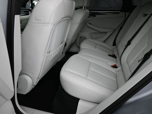 Used 2022 Porsche Macan image 24