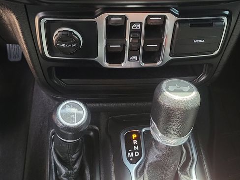 Used 2021 Jeep Wrangler Unlimited Sport w/ Sun And Sound Package AWD/4WD image 16