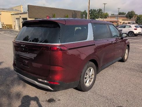 Used 2024 Kia Carnival LX FWD image 9