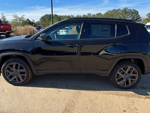 New 2026 Jeep Compass Latitude image 11