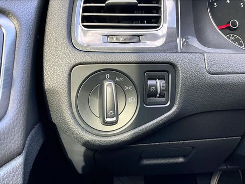 Used 2019 Volkswagen Golf S image 35