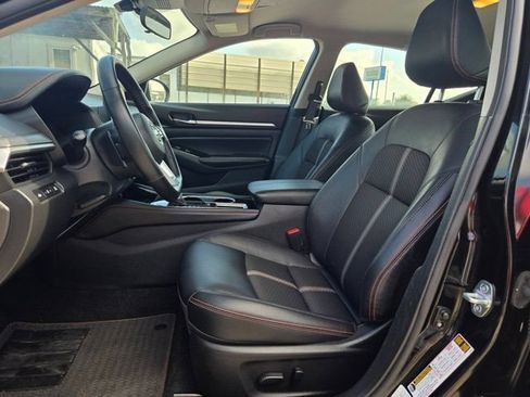 Used 2025 Nissan Altima 2.5 SR FWD image 23