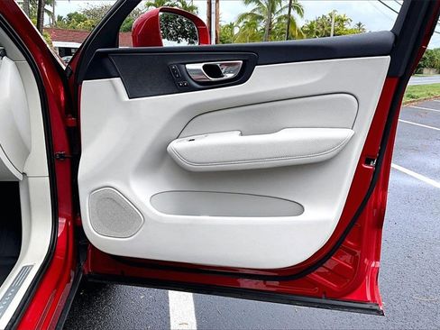 Used 2019 Volvo XC60 T5 Momentum w/ Premium Package image 19