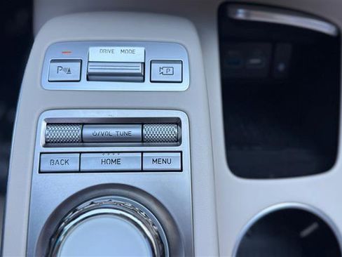 Used 2022 Genesis GV70 2.5T w/ Advanced Package image 28