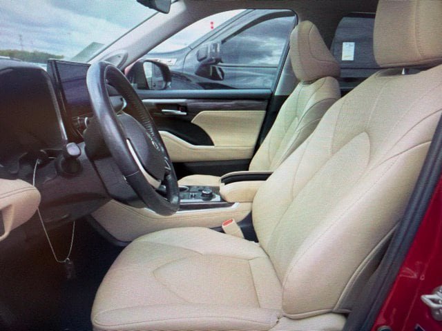 Used 2023 Toyota Highlander Limited AWD/4WD image 7