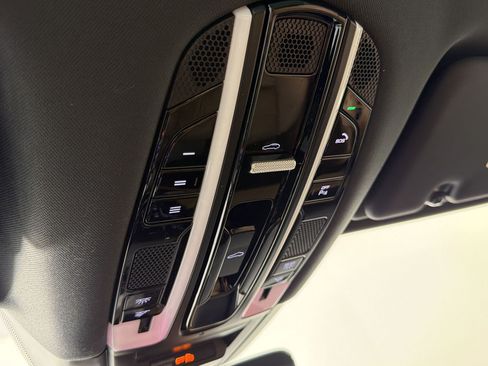 Certified 2022 Porsche Cayenne S AWD/4WD image 18