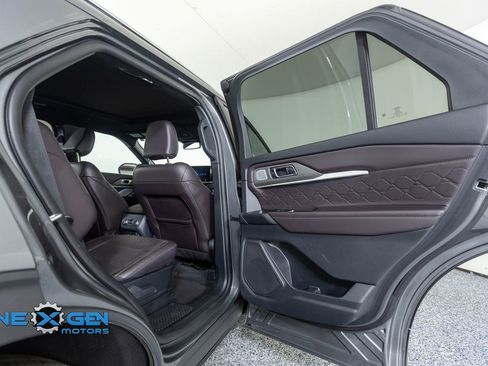 Used 2025 Ford Explorer Platinum w/ LUX Leather Package AWD/4WD image 34