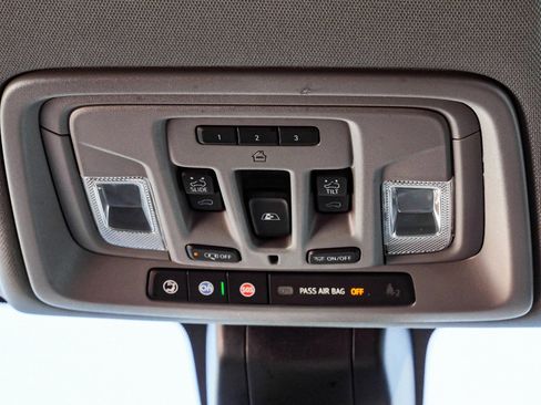 Used 2022 Chevrolet Silverado 1500 LTZ w/ LTZ Premium Package AWD/4WD image 36