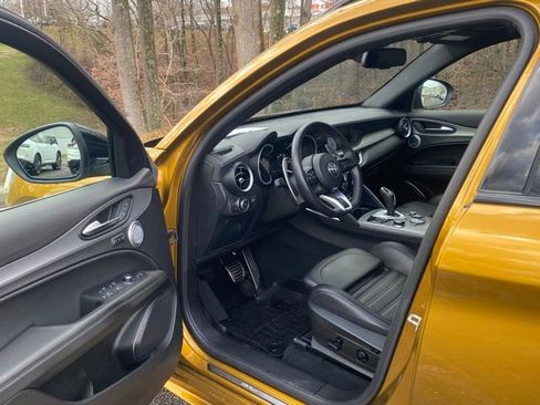 Used 2022 Alfa Romeo Stelvio Veloce image 21