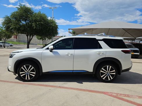 Used 2023 Nissan Pathfinder Platinum w/ Cargo Package AWD/4WD image 6
