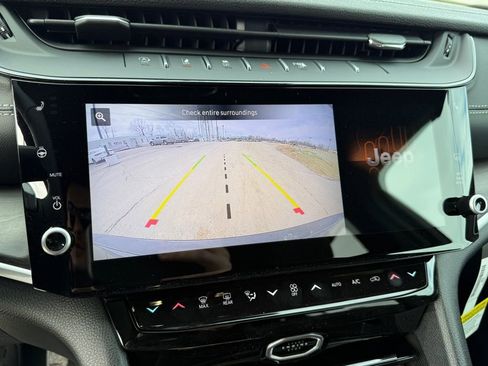 New 2026 Jeep Grand Cherokee Altitude AWD/4WD image 19
