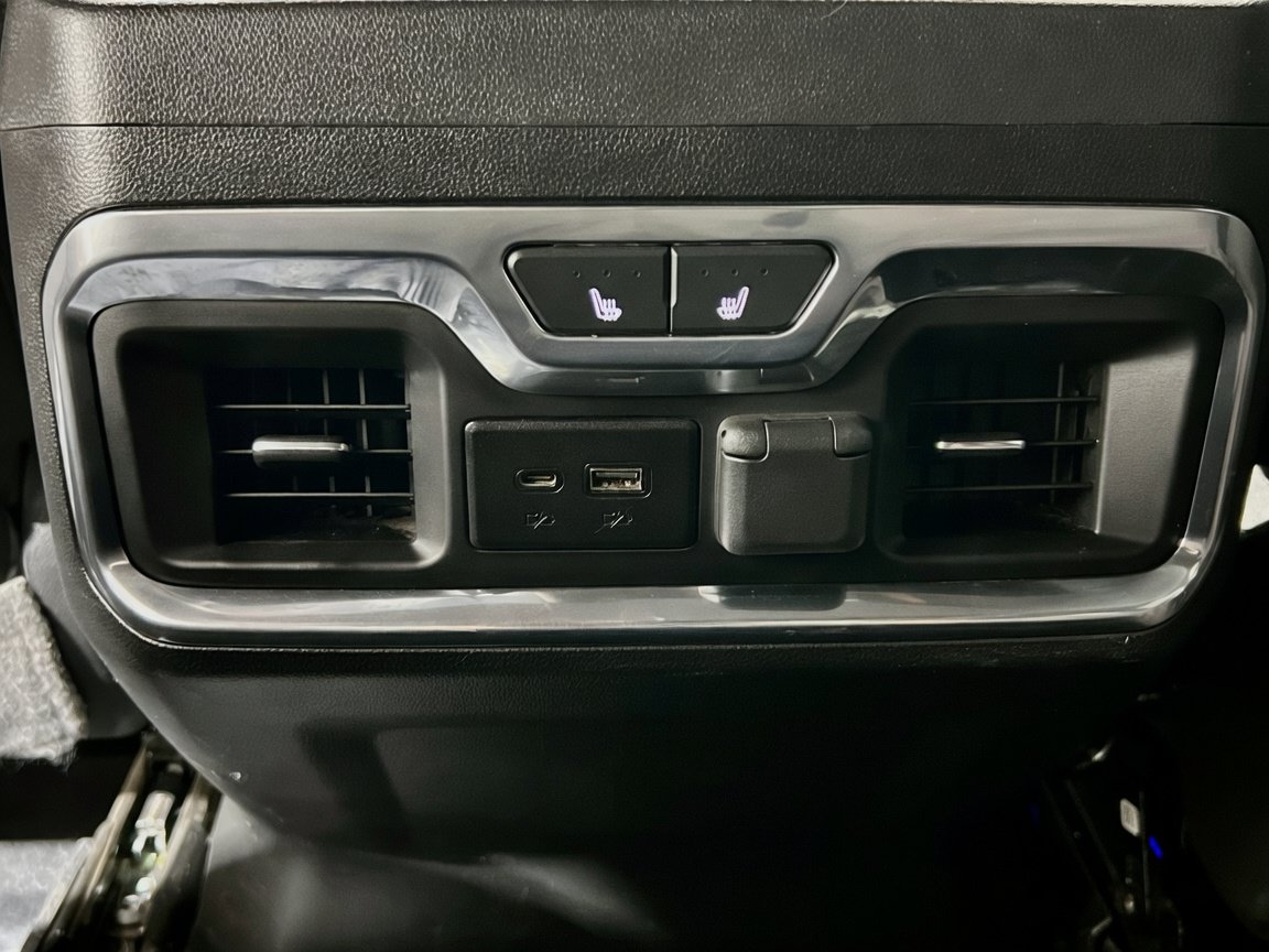 Used 2020 Chevrolet Silverado 2500 LTZ w/ LTZ Premium Package AWD/4WD image 18