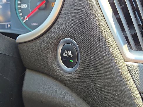 Used 2025 Chevrolet Malibu LS FWD image 31