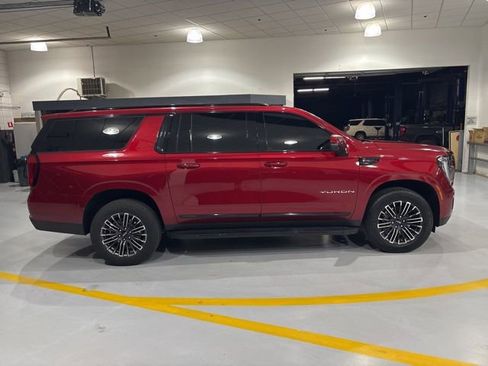 Used 2025 GMC Yukon XL Elevation w/ Elevation Premium Package image 10