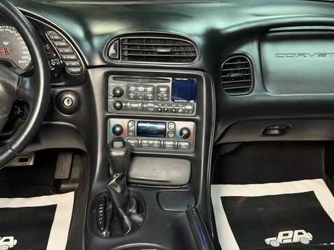 Used 2004 Chevrolet Corvette Convertible w/ Preferred Equipment Group RWD image 19