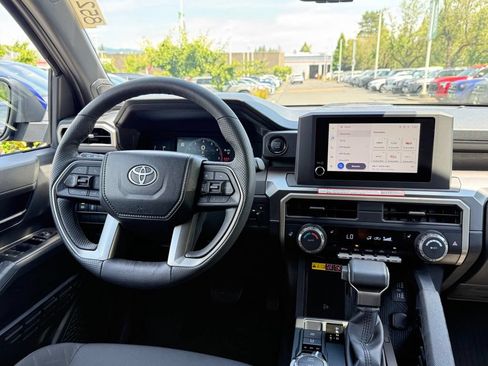 Certified 2025 Toyota Tacoma SR5 AWD/4WD image 28