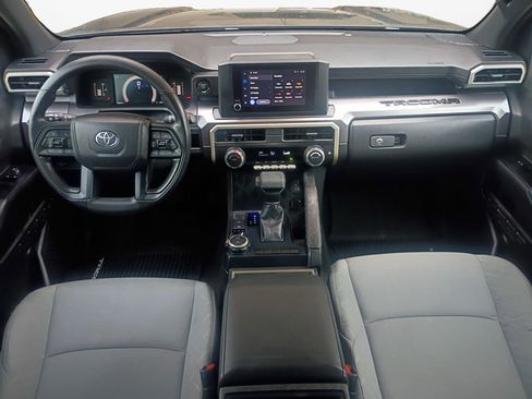 Used 2025 Toyota Tacoma SR5 AWD/4WD image 20