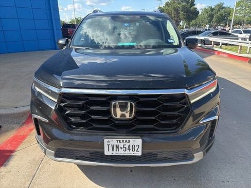 Certified 2024 Honda Pilot Touring image 2