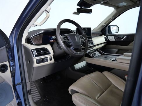 Used 2023 Lincoln Navigator L Reserve image 18