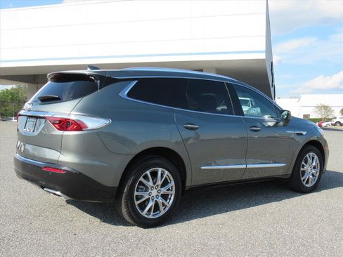 Used 2022 Buick Enclave Premium w/ Experience Buick Package image 6