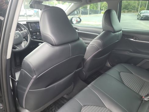 Used 2022 Toyota Camry SE image 12