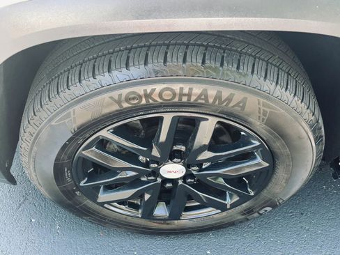 Used 2019 GMC Acadia SLT w/ LPO, Floor Liner Package AWD/4WD image 4