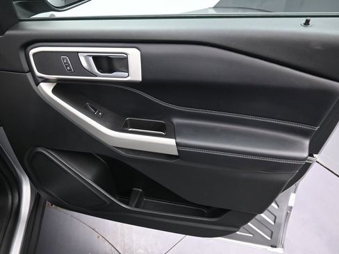 Used 2021 Ford Explorer XLT AWD/4WD image 35