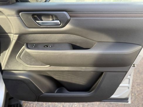 New 2026 Nissan Armada SL w/ Captain's Chari Seat Package image 23