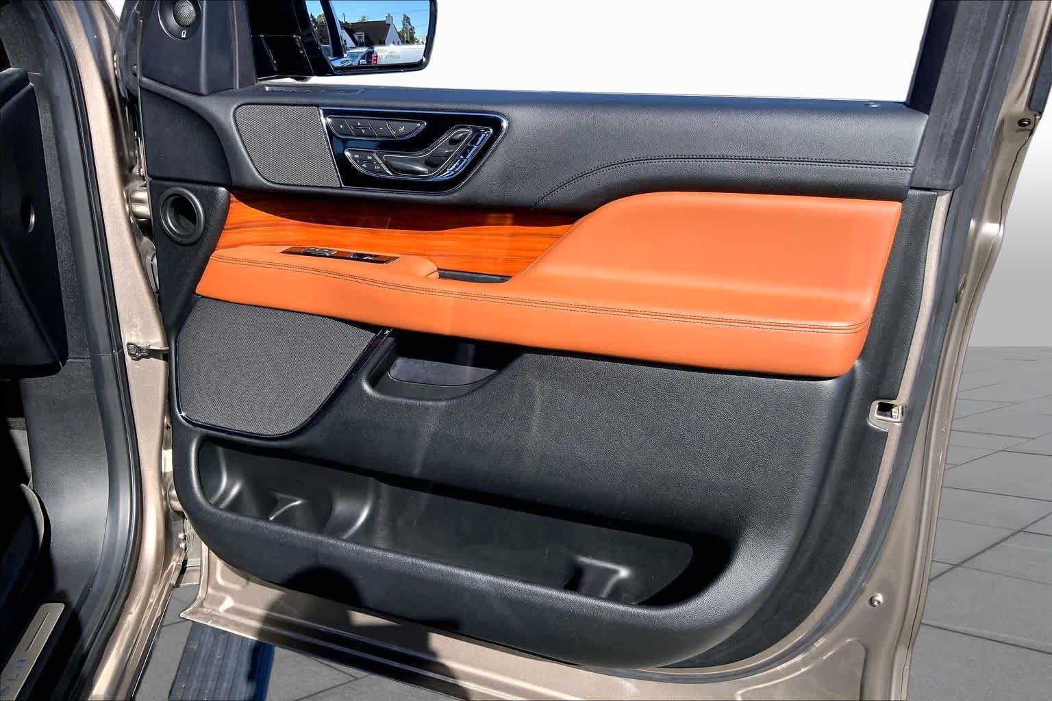 Used 2019 Lincoln Navigator Reserve w/ Cargo Package AWD/4WD image 23