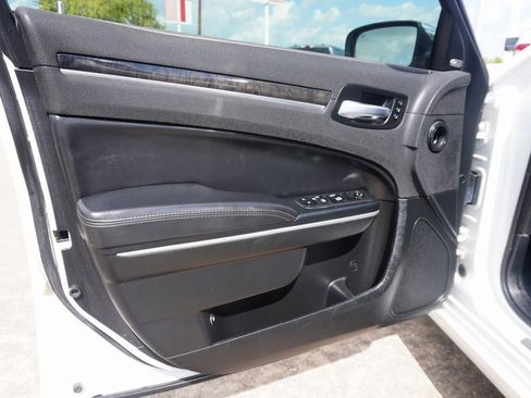Used 2020 Chrysler 300 Limited image 8