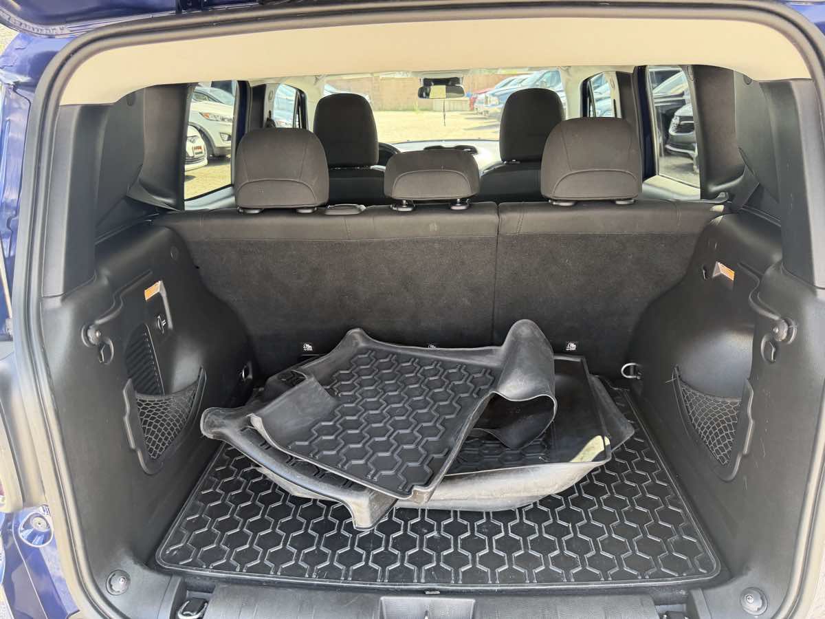 Used 2017 Jeep Renegade Altitude FWD image 22