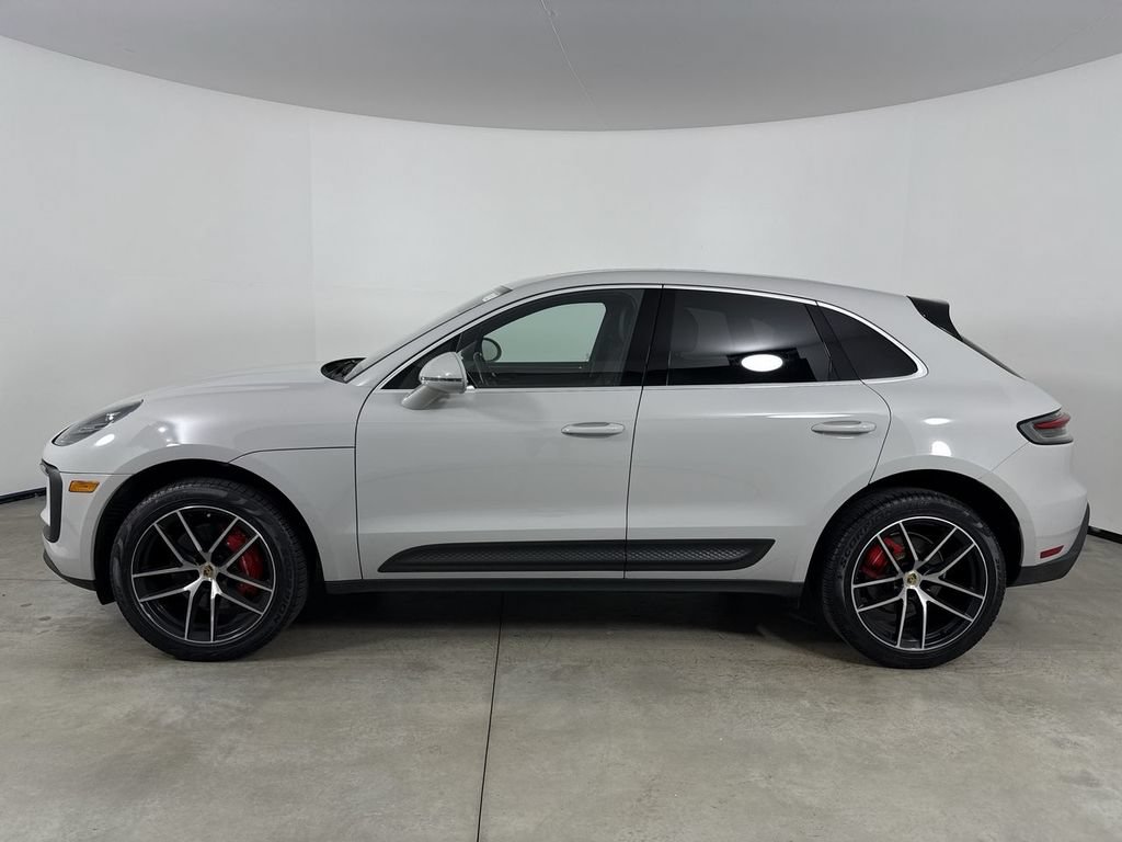 Certified 2024 Porsche Macan S w/ Premium Plus Package AWD/4WD image 2