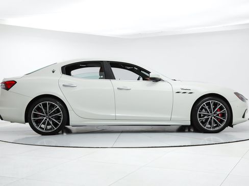 Certified 2023 Maserati Ghibli Modena RWD image 6