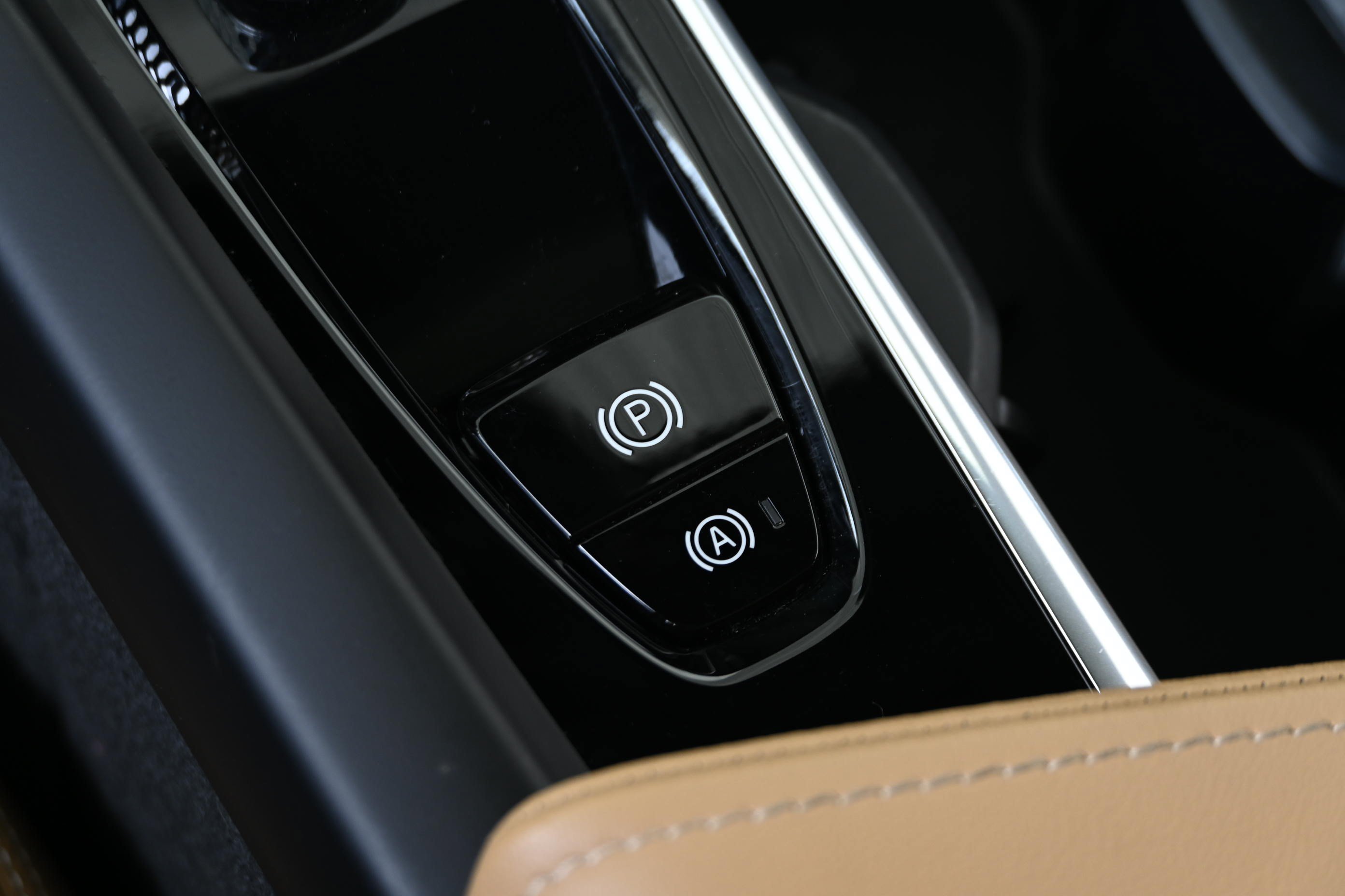 Used 2022 Volvo XC60 B5 Inscription w/ Advanced Package FWD image 22